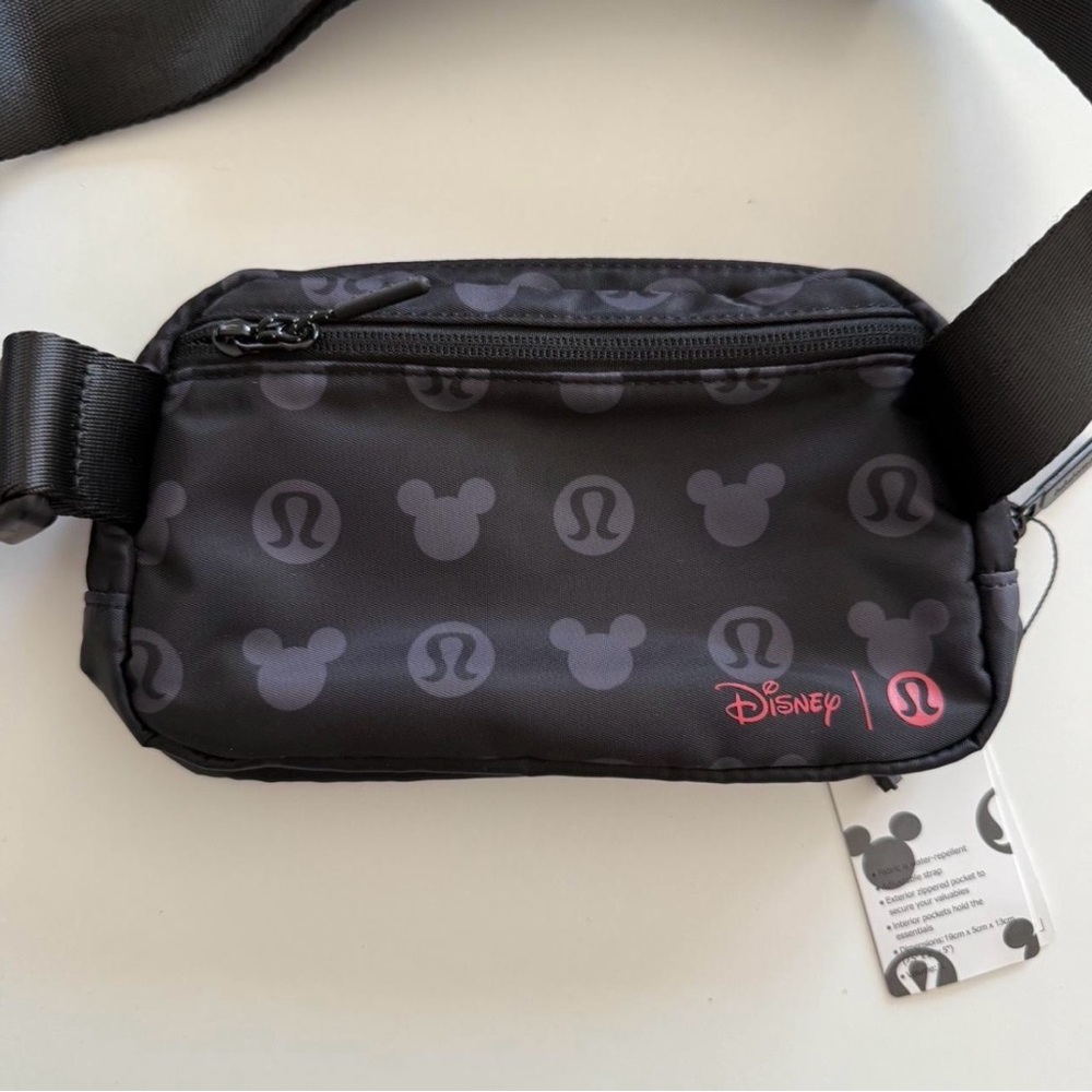 Disney x Lululemon *Everywhere Belt Bag 1L Mickey and Logo Print - Picture 4 of 4
